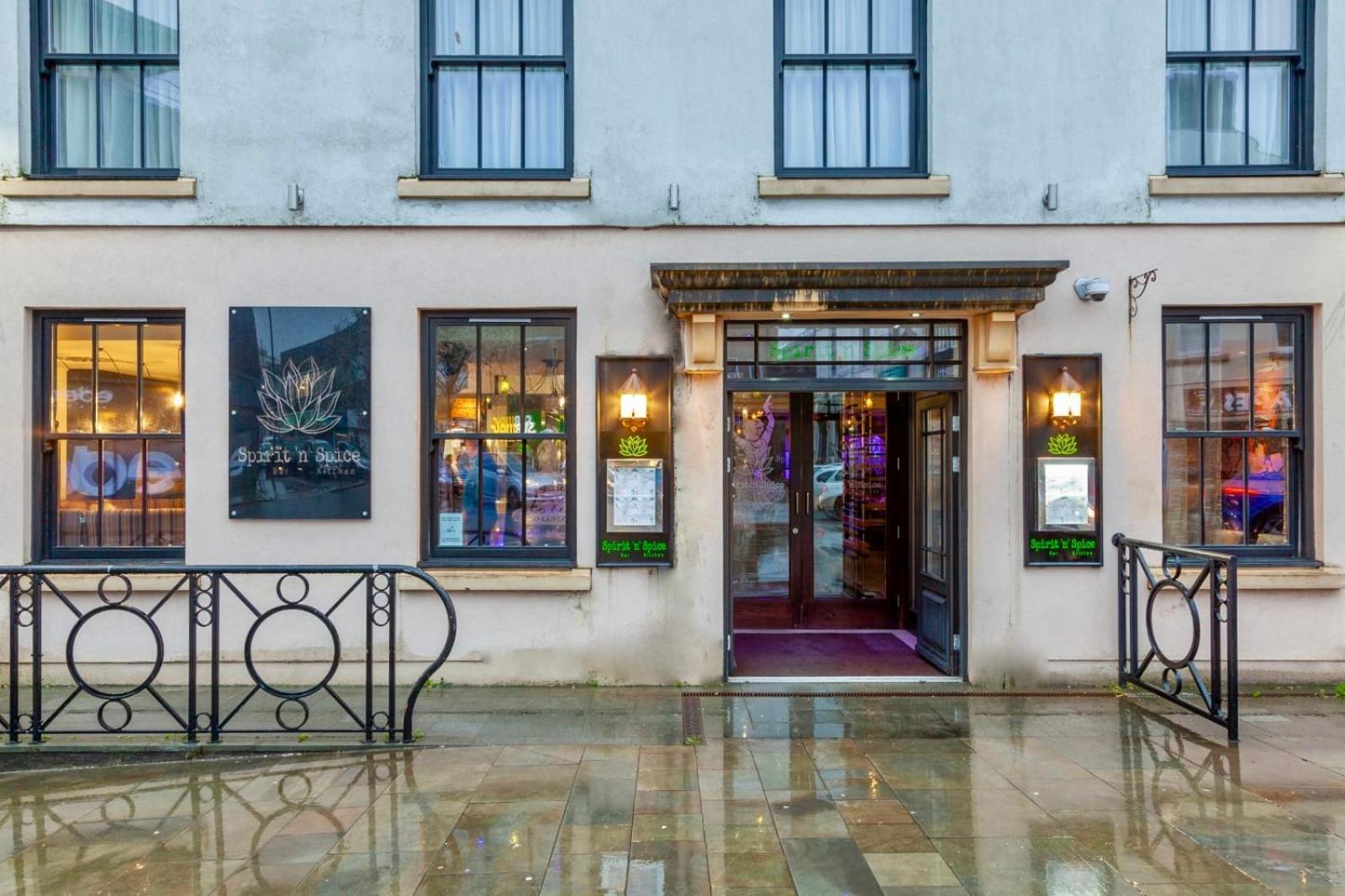 The Bluebell Hotel Neath Exteriér fotografie