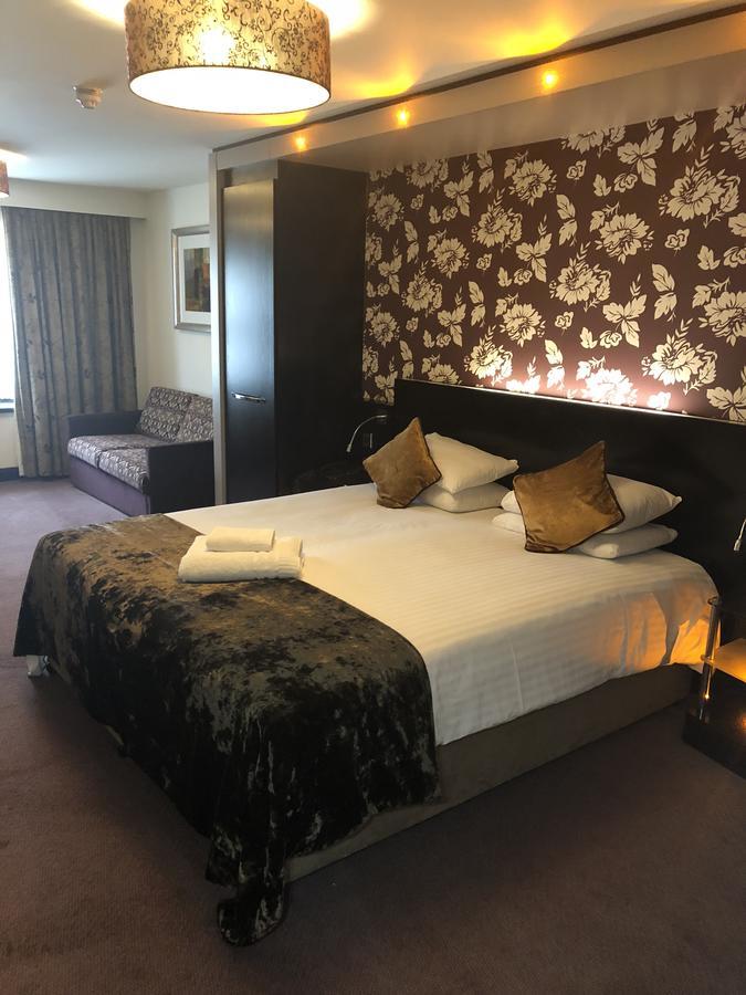 The Bluebell Hotel Neath Exteriér fotografie